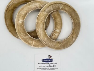 buffelhuid ringen. snack voor de hond.